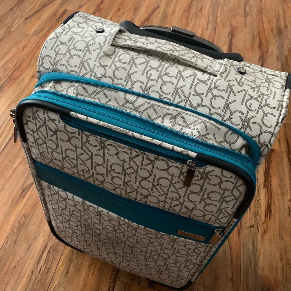 Calvin Klein Carry on